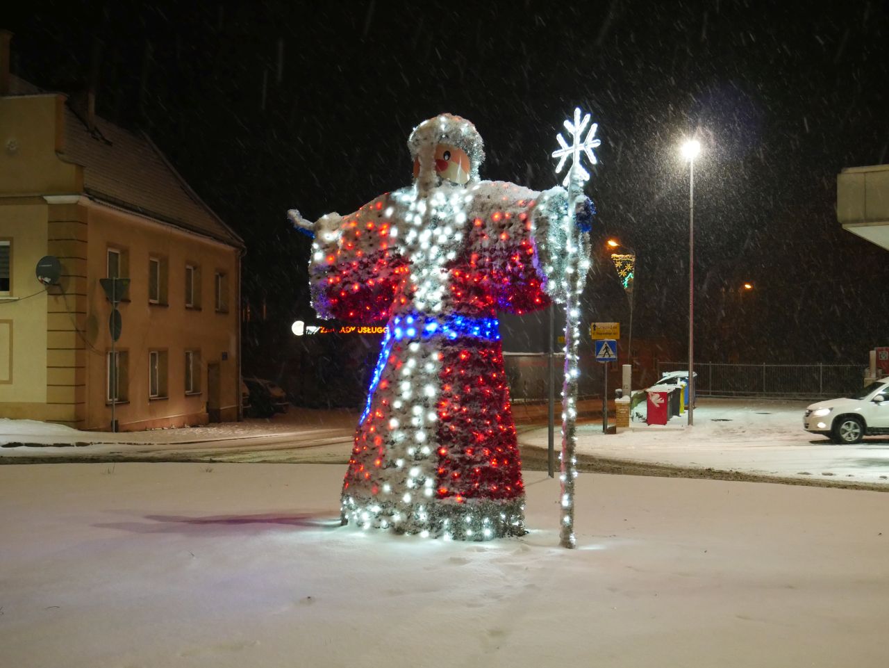 Mikołaj na rondzie koło Poczty